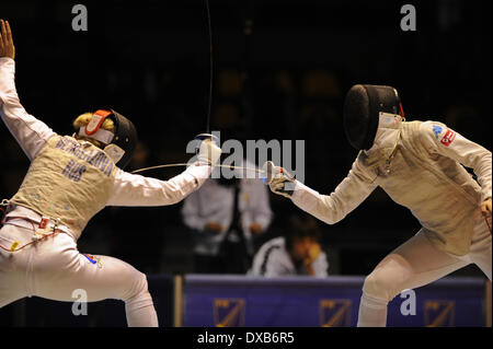 Turin, Italie. Mar 22, 2014. La finale entre l'Inna Deriglazova en provenance de Russie et Elisa di Franceisca d'Italie en action au cours d'escrime fleuret femmes Coupe du monde. Credit : Action Plus Sport/Alamy Live News Banque D'Images