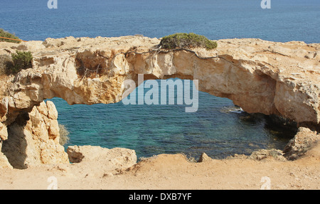 Pont naturel, à proximité de Cape Greco, de Chypre, de l'Europe du Sud Banque D'Images