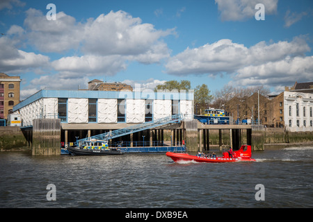 L'unité de police maritime à l'AC de la rivière Wapping Banque D'Images