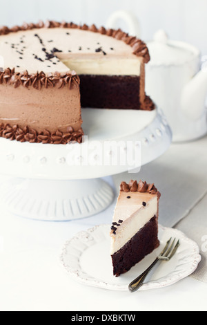 Sur un gâteau au chocolat cake stand Banque D'Images