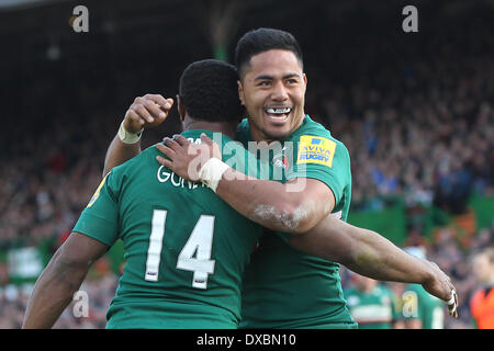 Leicester, Royaume-Uni. Mar 23, 2014. Vereniki Goneva Leicester Tigers et Manu Tuilagi célèbre l'opinion essayer pendant le match Aviva Premiership Rugby entre Leicester Tigers et Exeter à Welford Road Crédit : Action Plus Sports/Alamy Live News Banque D'Images