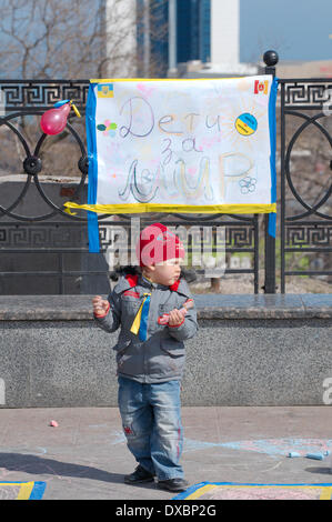 Odessa, Ukraine. Mar 23, 2014. Odessa evromaydan à l'appui de l'intégration européenne. Les concerts-rallye les partisans de l'unification de l'UE et l'Ukraine. Lors d'une manifestation à laquelle ont participé plus de 500 personnes Crédit : Andrey Nekrasov/Alamy Live News Banque D'Images