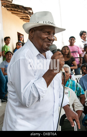 Péruvien afro-hommes de yapatera. Village de Piura, Pérou. Banque D'Images