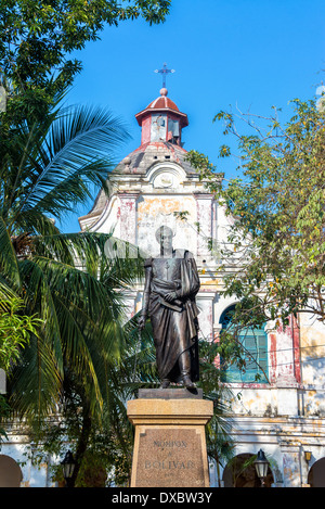 La statue de Simon Bolivar dans le centre du patrimoine mondial de l'de Mompox, Colombie Banque D'Images