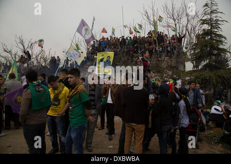 Kazlicesme, Istanbul. Mar 23, 2014. Newrouz célébrations organisées par le PDE, un parti politique turc qui favorise le nationalisme kurde et la liberté pour Abdullah Öcalan, le leader emprisonné du PKK. 23 mars 2014, Istanbul. Photo par Bikem Ekberzade/Alamy Live News Banque D'Images