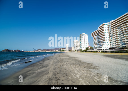 Vue sur les plages au bord de l'eau de Santa Marta, Colombie Banque D'Images