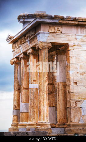 Temple d'Athéna Nike fermer jusqu'à l'Acropole à Athènes, Grèce Banque D'Images