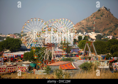 Vue sur la ville de Pushkar pendant le salon 'Chameau'. Le Rajasthan, Inde. Banque D'Images