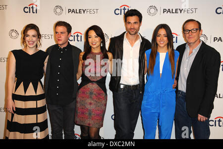 Los Angeles, Californie, USA. Mar 23, 2014. Chloe Bennett, Elizabeth Henstridge, Ming-Na Wen, Iain De Caestecker, Clark Gregg, Brett Dalton présents au Paley Center for Media 31e PaleyFest présente : ''Merveille des agents du S.H.I.E.L.D.'' tenue à l'Kodak Theater à Hollywood, Californie le 23 mars 2014. 2014 : Crédit D. Long/Globe Photos/ZUMAPRESS.com/Alamy Live News Banque D'Images