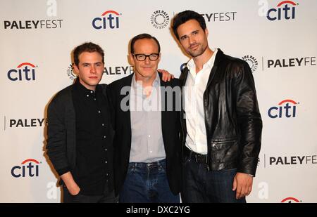 Los Angeles, CA, USA. Mar 23, 2014. Iain De Caestecker, Clark Gregg, Brett Dalton au hall des arrivées pour Marvel's Agents du S.H.I.E.L.D. Bord à la 31e Assemblée annuelle 2014, le Paleyfest Kodak Theater à Hollywood et Highland Center, Los Angeles, CA, 23 mars 2014. Credit : Dee Cercone/Everett Collection/Alamy Live News Banque D'Images