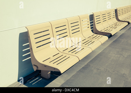 Des sièges vides sur pont extérieur de bateau-ferry, Puget Sound, Washington, stock photo Banque D'Images