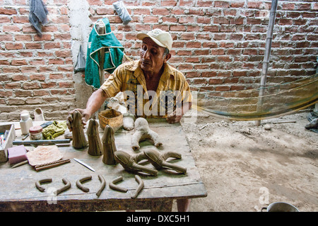 Potter en chulucanas, Pérou. Banque D'Images