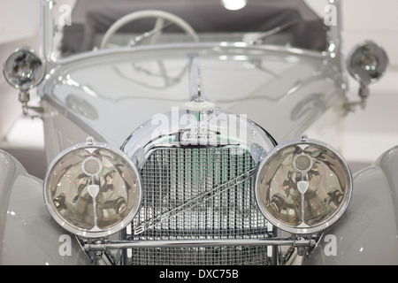Stuttgart - 8 mars : Ancienne au musée Porsche Porsche le 8 mars 2014 à Stuttgart, Allemagne Banque D'Images