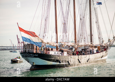 Oosterschelde viennent pour la jetée de Williamstown, Victoria Banque D'Images