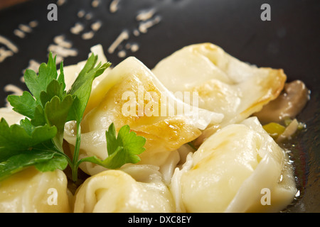 Style Chinois et de pommes de terre quenelles de champignons . Banque D'Images