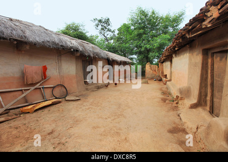 Maisons de boue Tribal et cour. tribu santhal, Hardhekitand village, district Bokaro, Jharkhand, India Banque D'Images