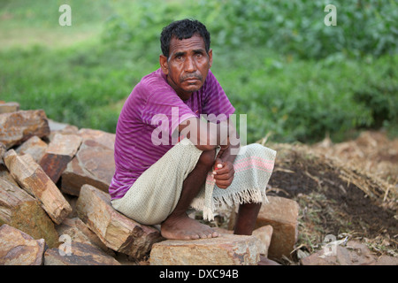 Portrait d'un homme tribal. Tribu Santhal. Village de Hardhekitand, Dist Bokaro, Jharkhand, Inde. Visages ruraux de l'Inde Banque D'Images