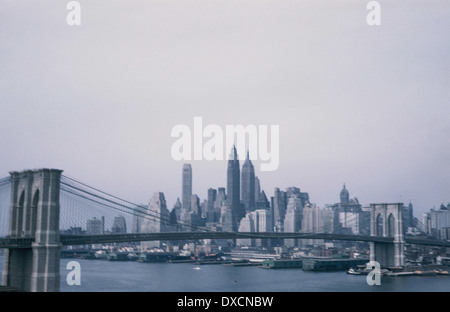 Skyline de New York le pont de Brooklyn, 1958 Banque D'Images