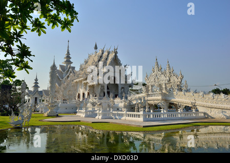 Wat Rong Khun, mieux connu sous le nom de "Temple blanc" est dans le style d'un temple bouddhiste est l'un des temples les plus reconnaissables, Chiang Rai, Thaïlande Banque D'Images