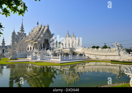 Wat Rong Khun, mieux connu sous le nom de "Temple blanc" est dans le style d'un temple bouddhiste est l'un des temples les plus reconnaissables, Chiang Rai, Thaïlande Banque D'Images