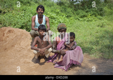 La famille tribale. Tribu Santhal. Jamuniatand Tenughat, village, district de Bokaro, Jharkhand. Banque D'Images