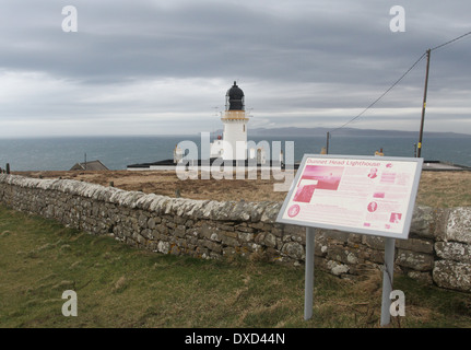 Signe de l'information et de Dunnett Head Lighthouse Caithness Ecosse Mars 2014 Banque D'Images