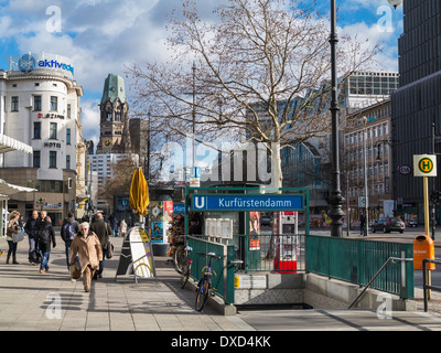 Berlin, Allemagne - la rue Kurfürstendamm, l'un des plus de rues commerçantes de la ville de Berlin, Allemagne Banque D'Images