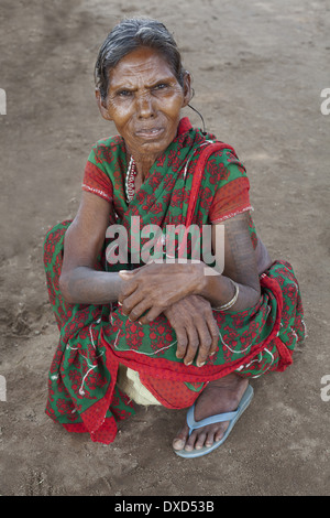 Portraitof une femme tribale. Tribu Soren. Village de Jamuniatand, district de Bokaro, Jharkhand. Visages ruraux de l'Inde Banque D'Images