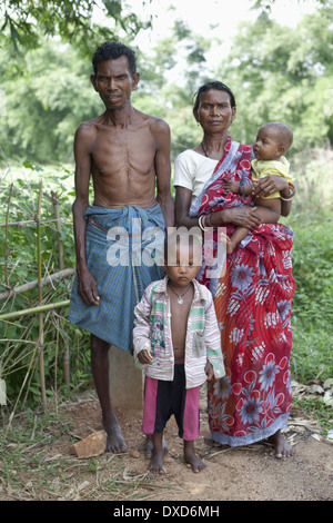 La famille tribale. Tribu Santhal. Jarkatand, village du district de Bokaro, Jharkhand Banque D'Images