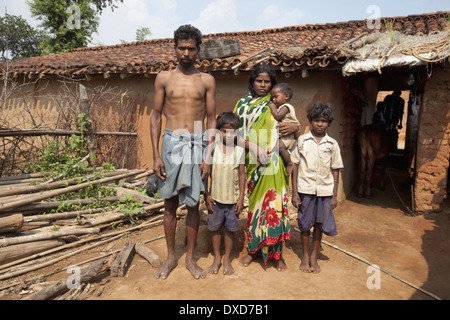 La famille tribale. Tribu Santhal. Jarkatand, village du district de Bokaro, Jharkhand Banque D'Images