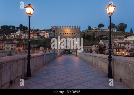 San Martín bridge avant l'aube, Toledo, Espagne. Banque D'Images