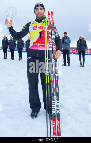 Oslo, Norvège. 24Th Mar, 2014. L'E.ON World Cup 2014 Biathlon Martin Fourcade de La France gagne le men's 15 km départ groupé pendant la Coupe du Monde de biathlon à Holmenkollen à Oslo, Norvège. Credit : Action Plus Sport Images/Alamy Live News Banque D'Images