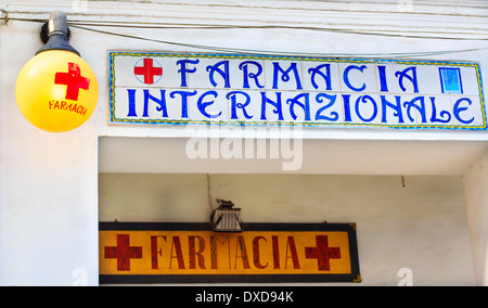 Pharmacie Internationale à l'île de Capri, Italie Banque D'Images