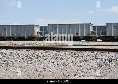 Texas Industries pour fusionner avec Martin Marietta Corporation au deuxième trimestre 2014. La TXI wagons sont chargés ici. Banque D'Images