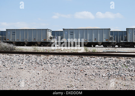 Texas Industries pour fusionner avec Martin Marietta Corporation au deuxième trimestre 2014. La TXI wagons sont chargés ici. Banque D'Images