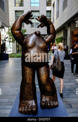 La sculpture à l'entrée Village avec de nombreuses galeries d'art à DIFC Dubai International Financial Centre à Dubaï Émirats Arabes Unis Banque D'Images