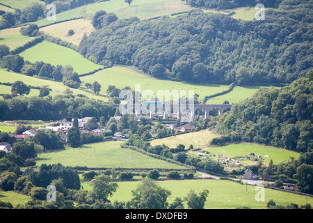 Passage à niveau Train Viaduc Knucklas Teme Valley River près de Knighton de l'Offa's Dyke Path Shropshire en Angleterre Banque D'Images