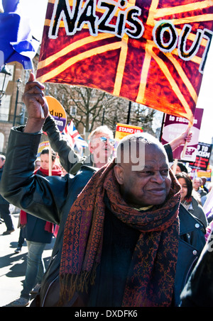 Des Nations Unies sur l'antiracisme jours des milliers mars à Londres pour la journée européenne d'action contre le racisme et de boucs émissaires des immigrants. Banque D'Images