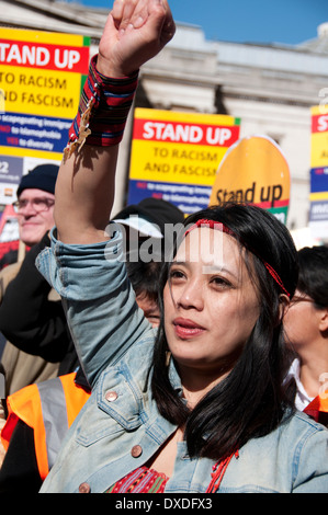 Des Nations Unies sur l'antiracisme jours des milliers mars à Londres pour la journée européenne d'action contre le racisme et de boucs émissaires des immigrants. Banque D'Images