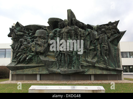 Le monument restauré Karl Marx "Aufbruch" (départ). Bronze géant de secours 1974,qui ornait l'Université de Leipzig. Banque D'Images