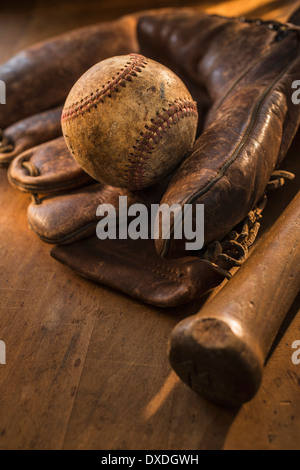 Gant de baseball, anciens et bat Banque D'Images