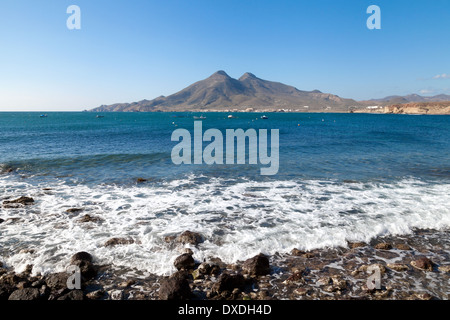 La côte méditerranéenne à la Isleta del Moro, Cabo de Gata Nijar Natural Park, Almeria, Andalousie Espagne Europe Banque D'Images