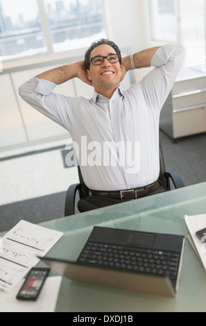 Businessman using digital tablet Banque D'Images