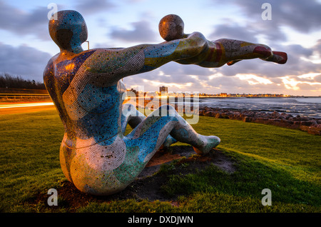 Vénus et Cupidon sculpture par Shane Johnstone à Scalestones Point entre Morecambe et banque de l'esst Lancashire Banque D'Images