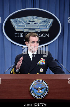 Washington, DC, USA. 24Th Mar, 2014. Pentagone Secrétaire de presse John Kirby prend la parole au cours d'une séance d'information au Pentagone à Washington, DC, États-Unis, le 24 mars 2014. Credit : Yin Bogu/Xinhua/Alamy Live News Banque D'Images