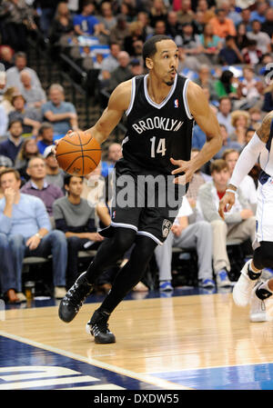 Dallas, Texas, USA. 23 mars 2014. Mar 23, 2014 Filets de Brooklyn : guard Shaun Livingston # 14 lors d'un match de NBA entre les Brooklyn nets et les Dallas Mavericks à l'American Airlines Center de Dallas, TX Dallas battu Brooklyn Crédit : 107-104 Cal Sport Media/Alamy Live News Banque D'Images
