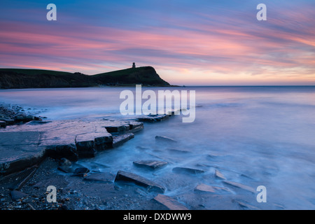 Crépuscule à Kimmeridge Bay, sur la côte jurassique, Dorset, Angleterre Banque D'Images