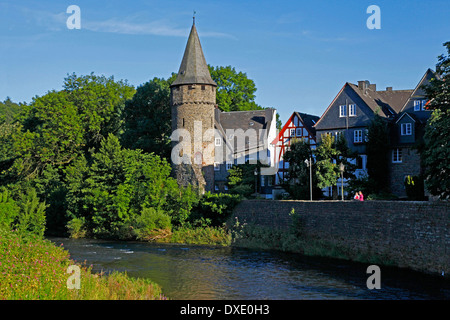 La rivière de l'aneth, l'Aneth tower, construit en 13.-14. siècle, Herborn, district Lahn-Dill-Kreis, Hesse, Allemagne / Dillturm Banque D'Images