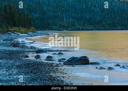 À l'aube du lac Kathleen, Réserve de parc national Kluane, Yukon, Canada Banque D'Images