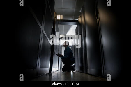 Edinburgh, Royaume-Uni. Mar 20, 2014. L'ordinateur le plus puissant au Royaume-Uni est dévoilé. Les solutions de recherche cibles supercalculateur ARCHER sur échelle épique. Une nouvelle génération de super-ordinateur, capable de plus d'un million de milliards de calculs par seconde, est d'être lancé aujourd'hui (25 mars) à l'Université d'Édimbourg. Les £43 millions d'archer (Academic Research Computing Ressources haut de gamme) système fournira le calcul haute performance de l'aide à la recherche et de l'industrie au Royaume-Uni. Credit : pictureditor/Alamy Live News Banque D'Images